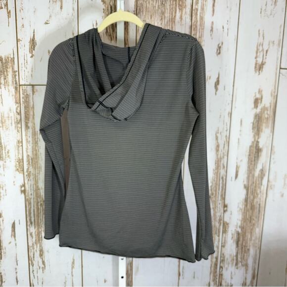 Prana, Charcoal Stripes Long Sleeve Hooded Women's Top. Size Small. - Picture 4 of 4